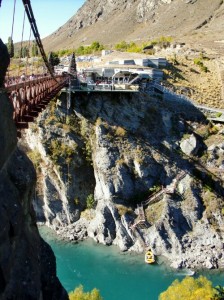 Saut à l'élastique aux gorges de Karawau